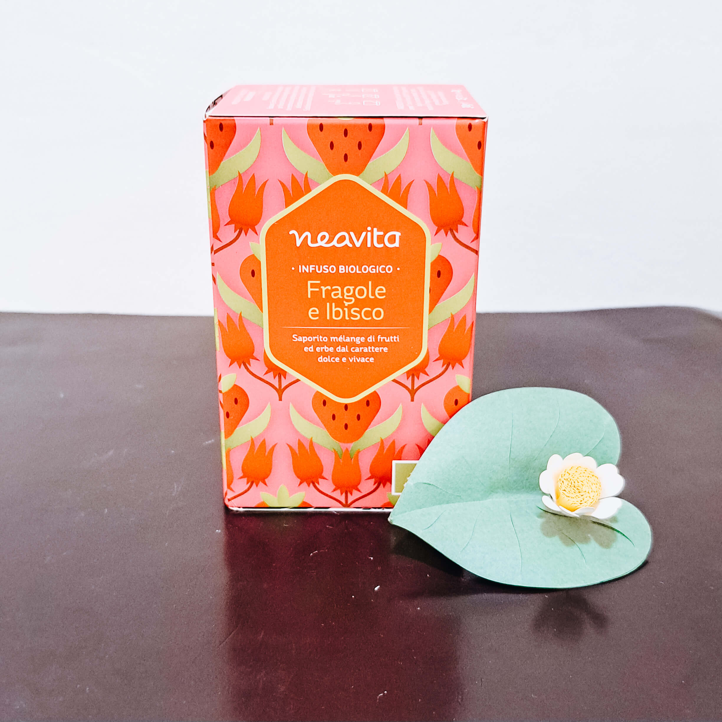 Tisalis Fragole e Ibisco Infuso biologico affascinante e vivace di Neavita 15 fitri bio
